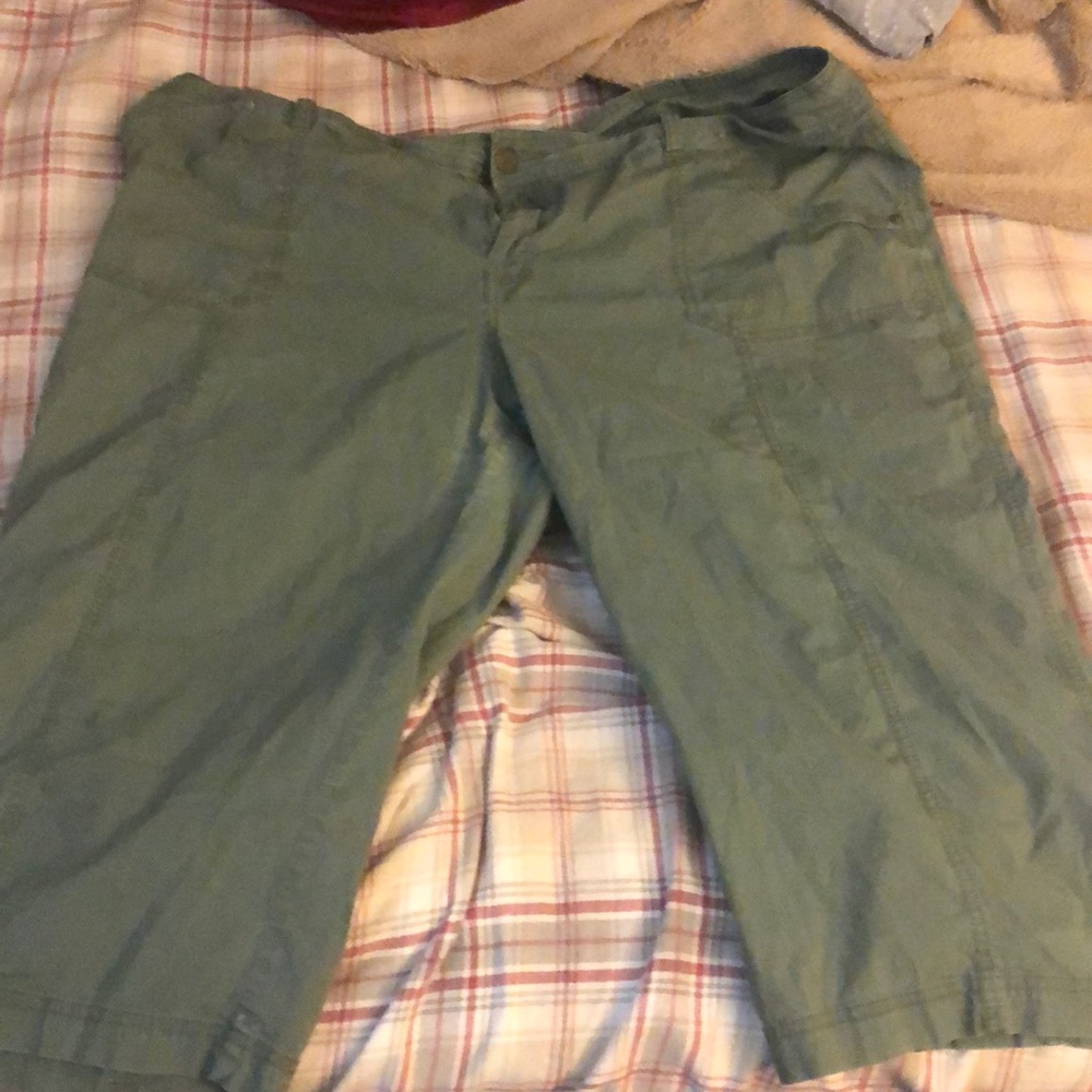 Green Capri pants